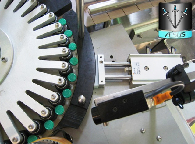 Detalls de la màquina d’etiquetatge rotatiu d’envasos cònics personalitzats automàtics