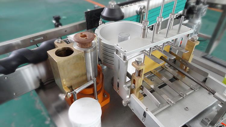 Màquina d’etiquetatge automàtica d’etiquetes de paper amb cola humida completa per a productes amb alcohol